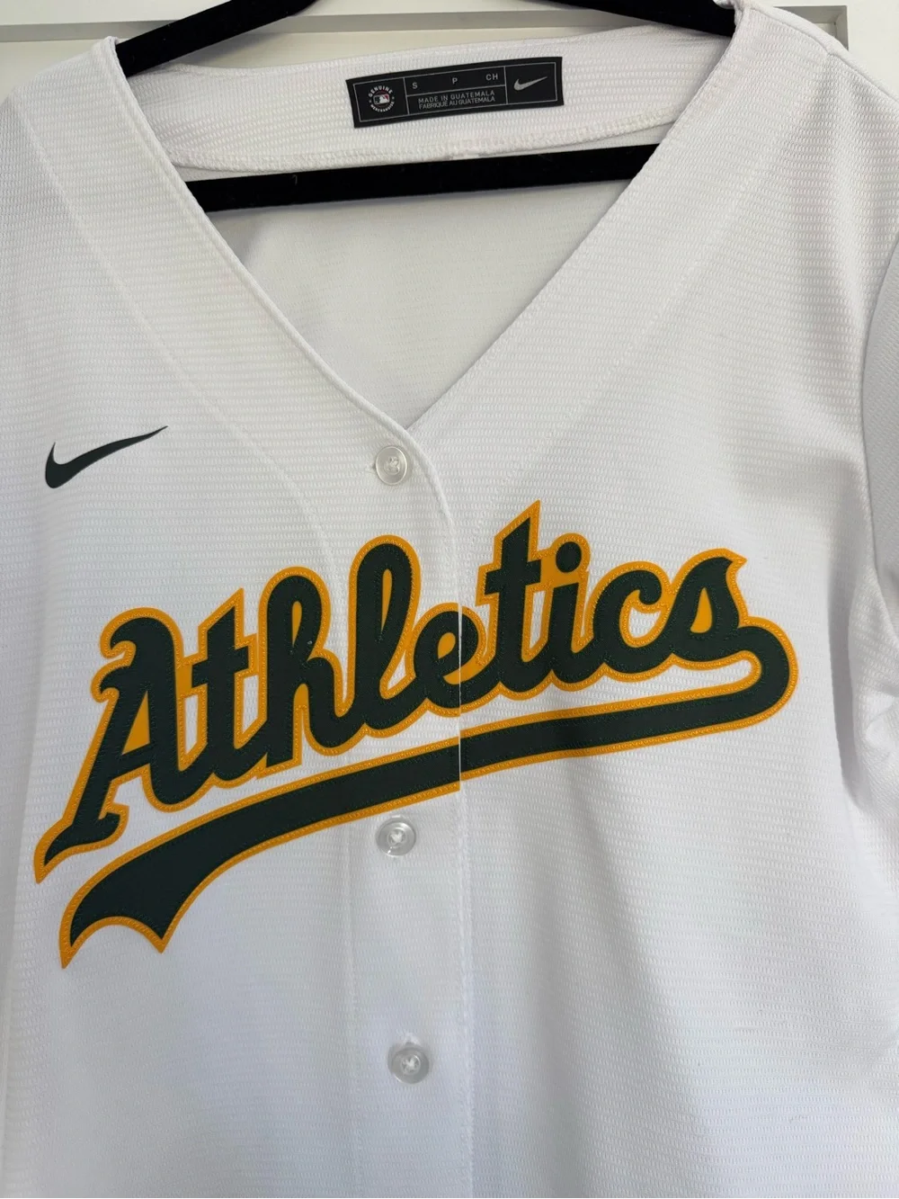 Nike White Oakland Athletics women’s baseball Jersey with Green & Gold Script